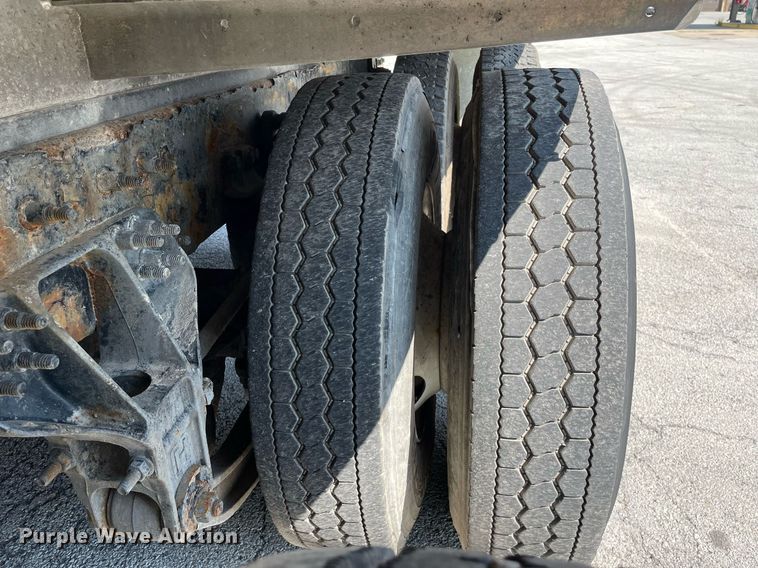 image for item LV9789 2016 International 7600  vacuum truck