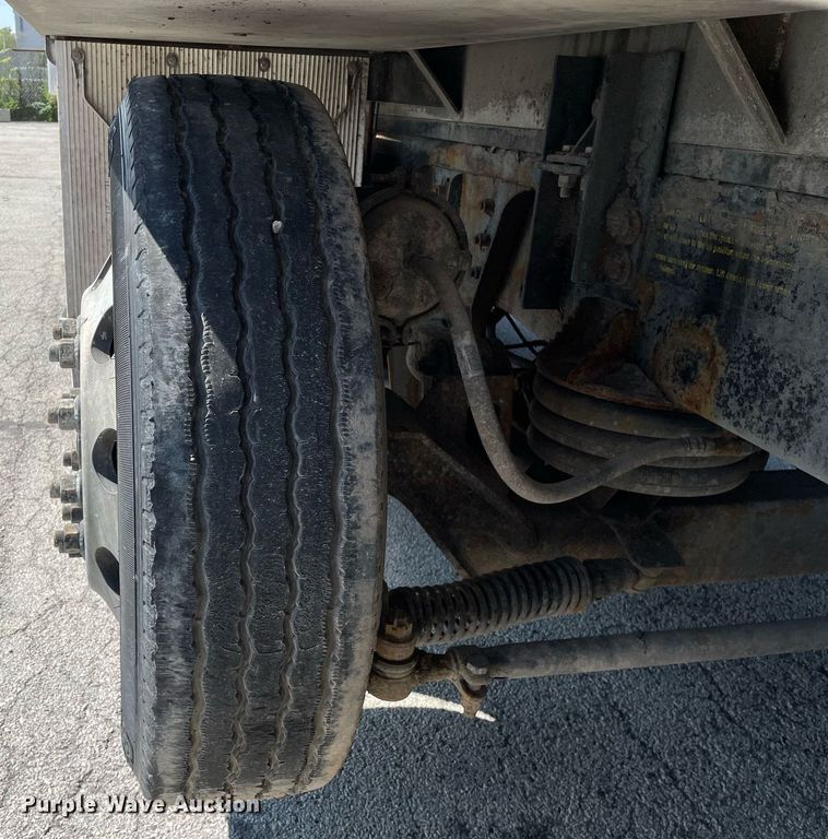 image for item LV9789 2016 International 7600  vacuum truck