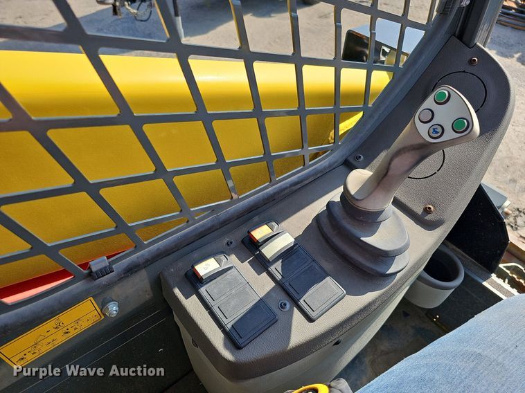 image for item MD9975 2015 Wacker Neuson SW24  skid steer loader