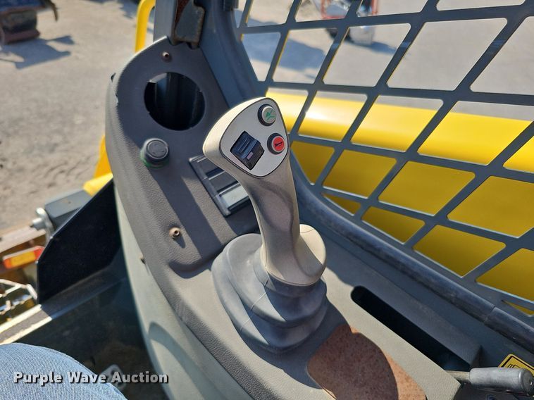 image for item MD9975 2015 Wacker Neuson SW24  skid steer loader