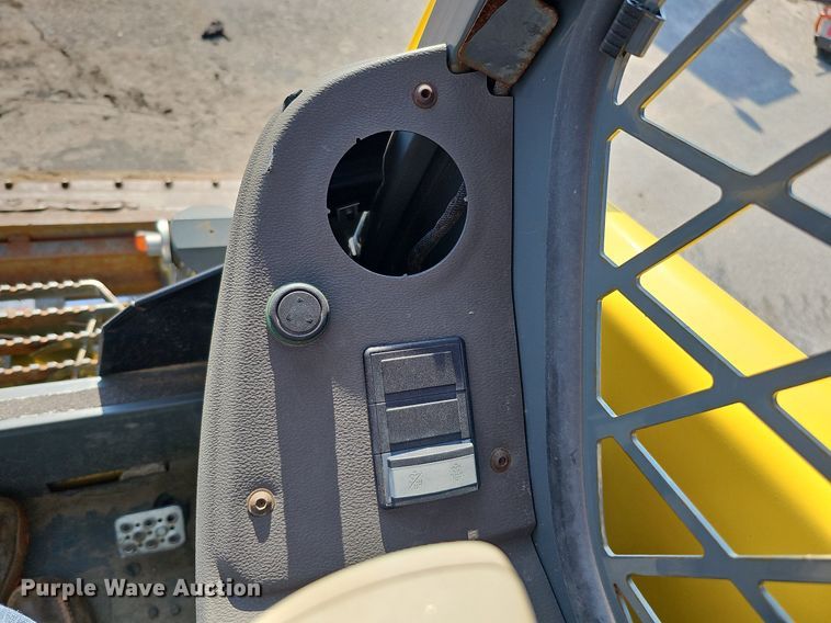 image for item MD9975 2015 Wacker Neuson SW24  skid steer loader