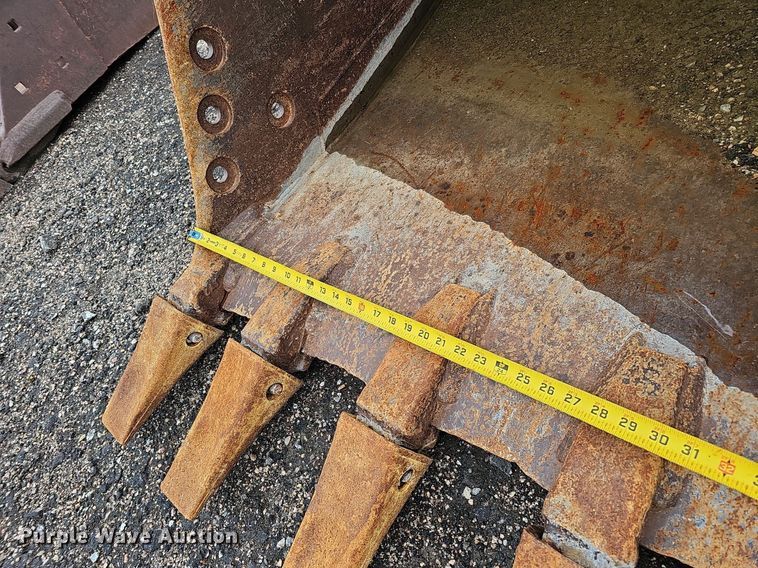 image for item MD9981 40" W excavator bucket