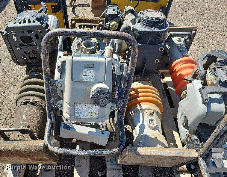 image for item MD9990 (4) plate compactors