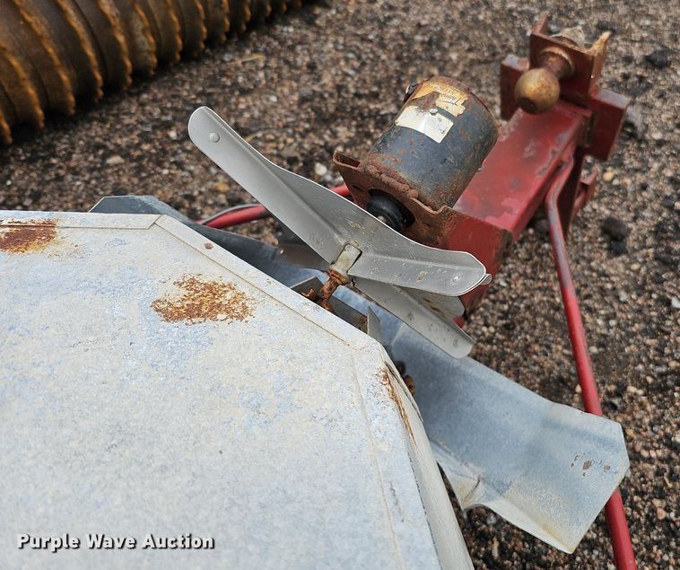 image for item MD9992 Land Pride PS152  seeder