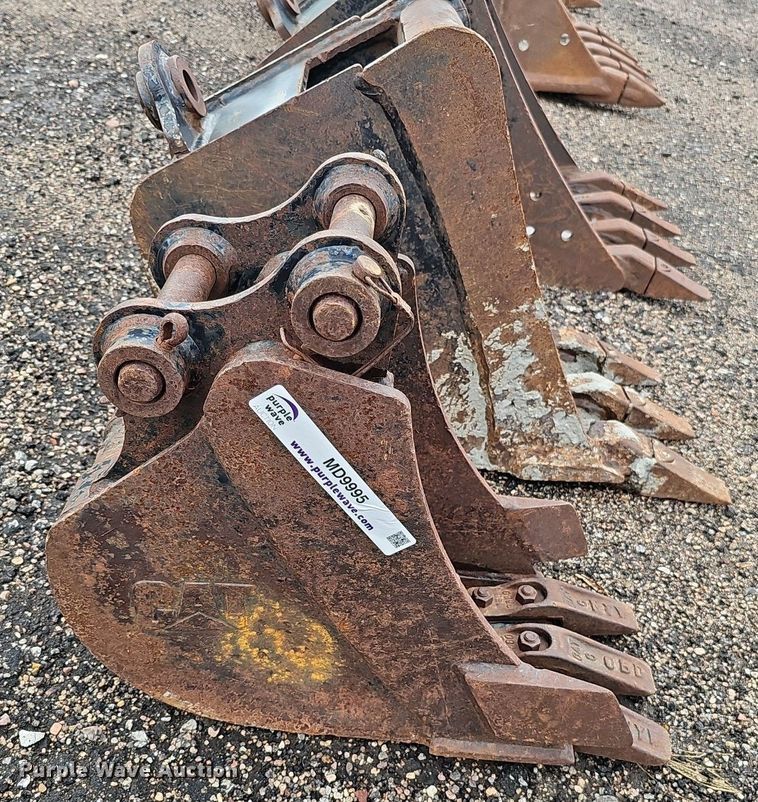 image for item MD9995 (3) excavator buckets