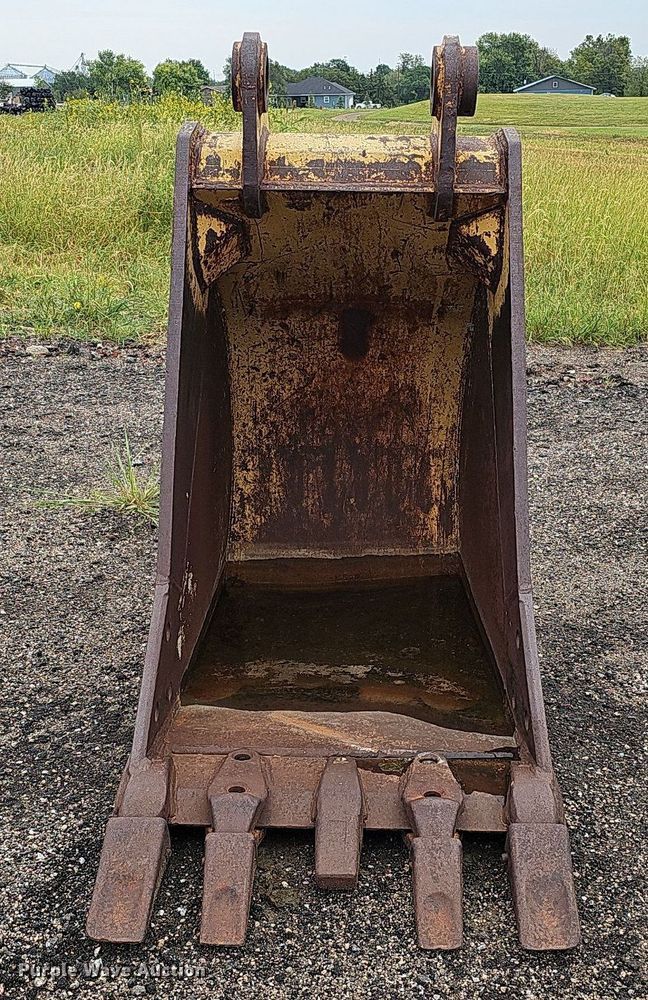 image for item MD9997 Kobelco 912  36"W excavator bucket