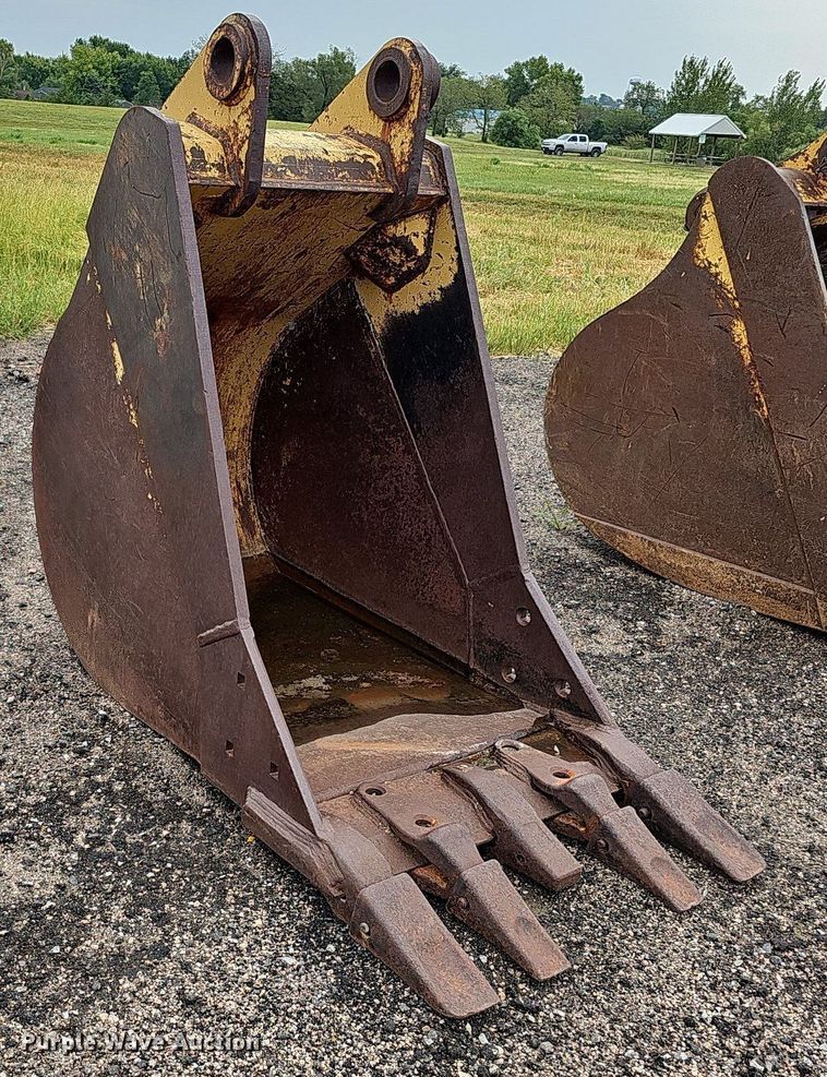 image for item MD9997 Kobelco 912  36"W excavator bucket