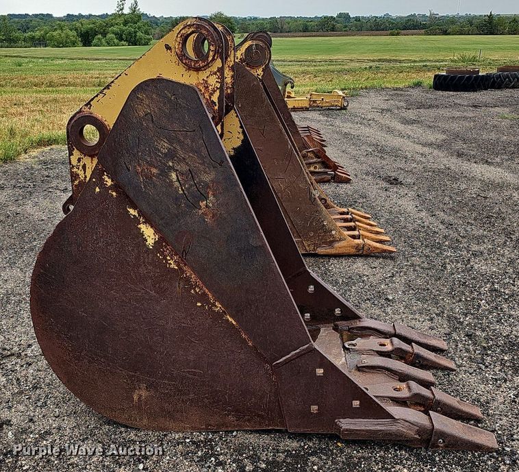 image for item MD9997 Kobelco 912  36"W excavator bucket