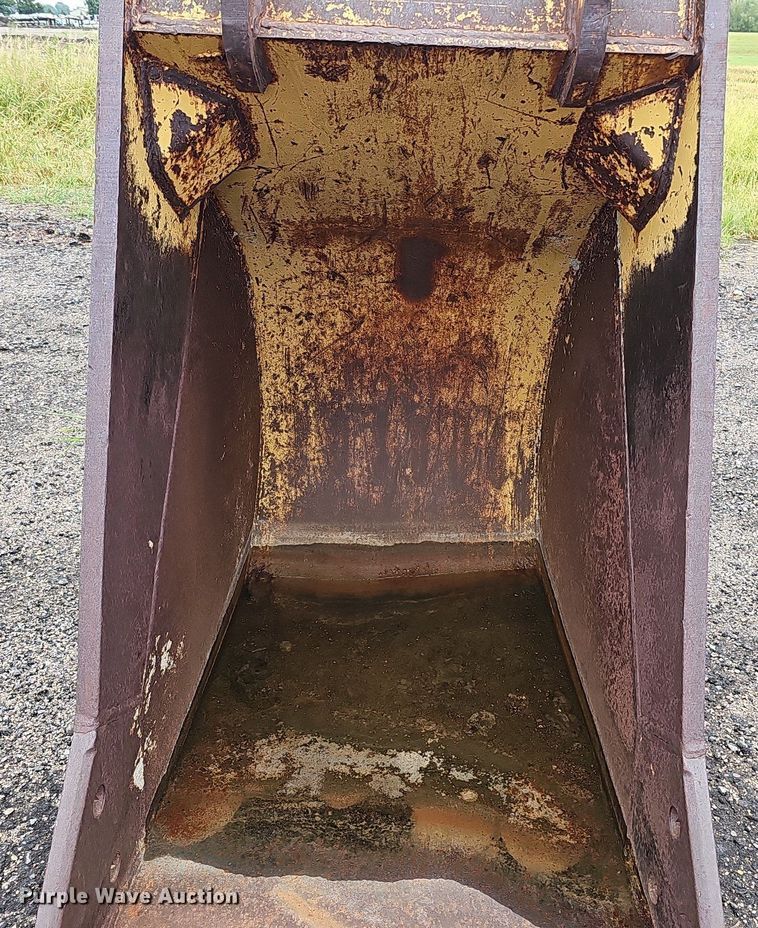 image for item MD9997 Kobelco 912  36"W excavator bucket