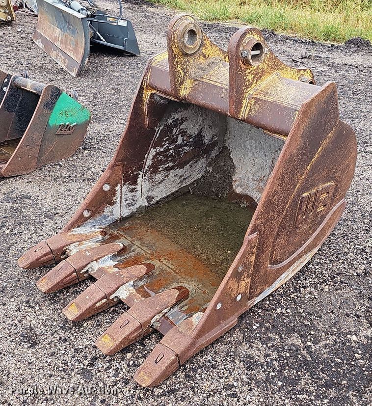 image for item MD9998 2005 WB  36" W excavator bucket