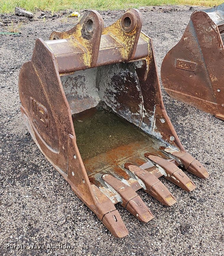 image for item MD9998 2005 WB  36" W excavator bucket