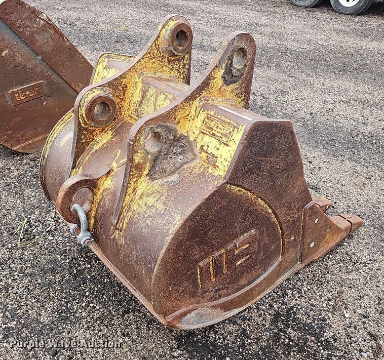 image for item MD9998 2005 WB  36" W excavator bucket