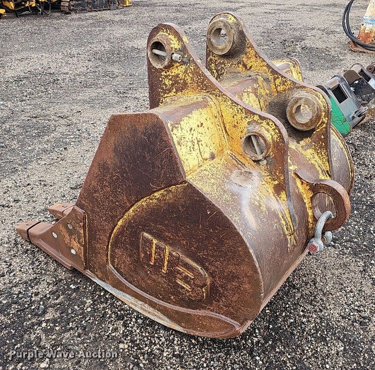 image for item MD9998 2005 WB  36" W excavator bucket