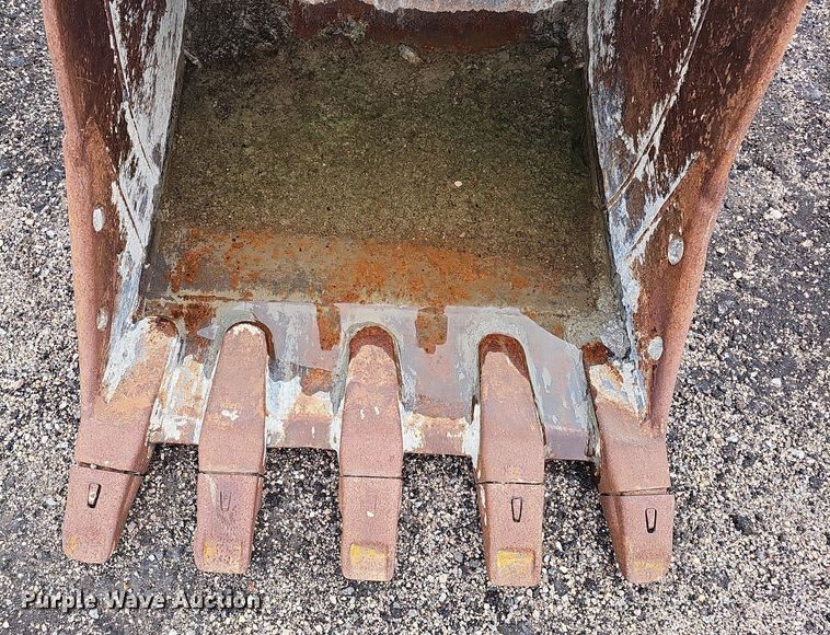image for item MD9998 2005 WB  36" W excavator bucket