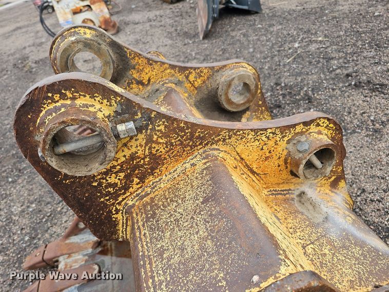 image for item MD9998 2005 WB  36" W excavator bucket