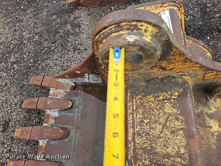 image for item MD9998 2005 WB  36" W excavator bucket