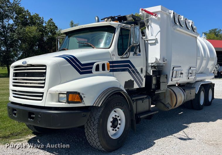 image for item MG9426 1998 Ford LT9513  vacuum truck