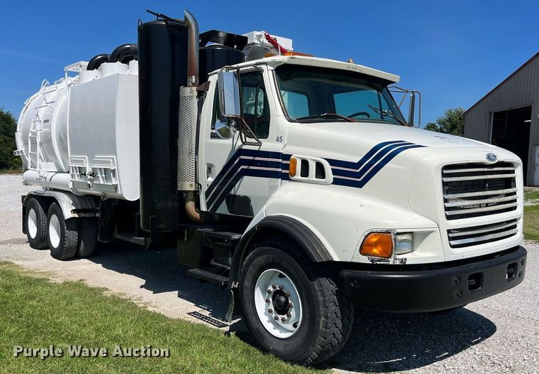 image for item MG9426 1998 Ford LT9513  vacuum truck