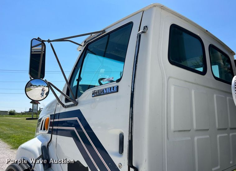 image for item MG9426 1998 Ford LT9513  vacuum truck