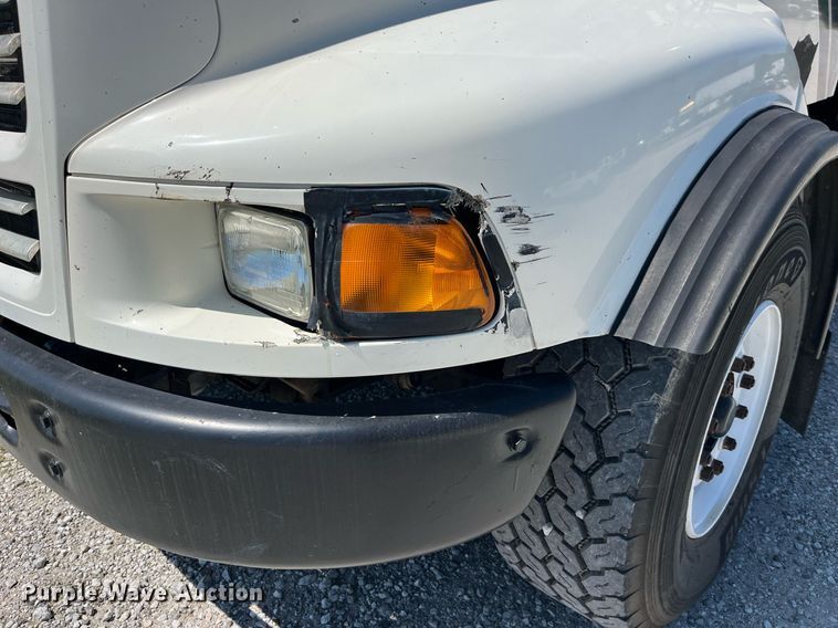 image for item MG9426 1998 Ford LT9513  vacuum truck