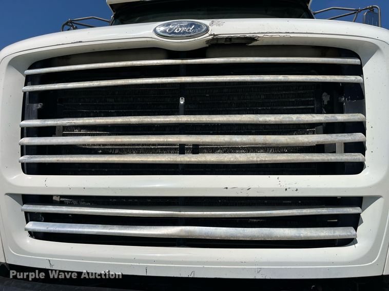 image for item MG9426 1998 Ford LT9513  vacuum truck