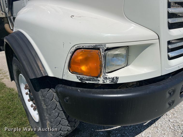 image for item MG9426 1998 Ford LT9513  vacuum truck