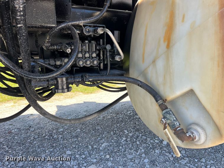 image for item MG9426 1998 Ford LT9513  vacuum truck