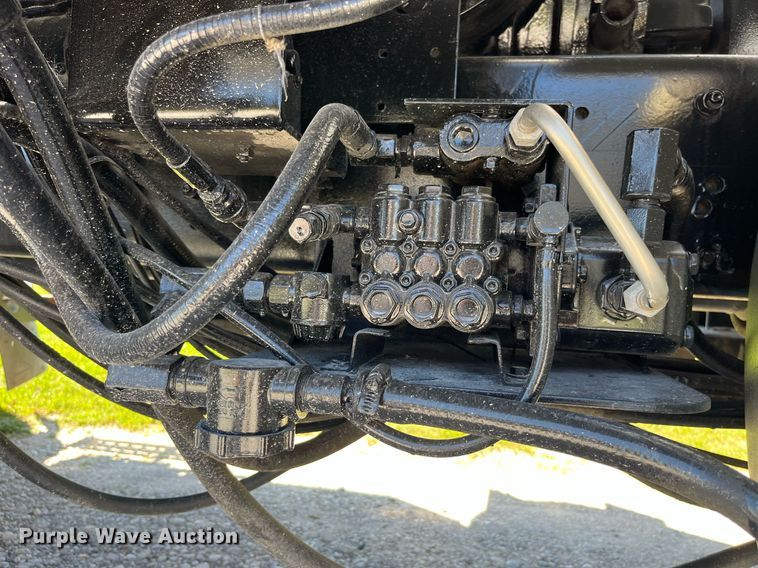 image for item MG9426 1998 Ford LT9513  vacuum truck