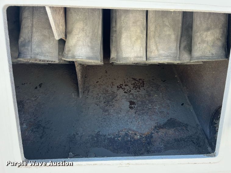 image for item MG9426 1998 Ford LT9513  vacuum truck