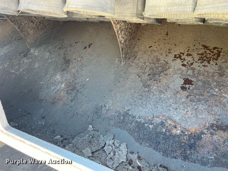 image for item MG9426 1998 Ford LT9513  vacuum truck