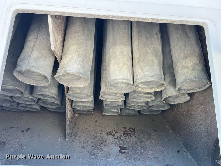 image for item MG9426 1998 Ford LT9513  vacuum truck