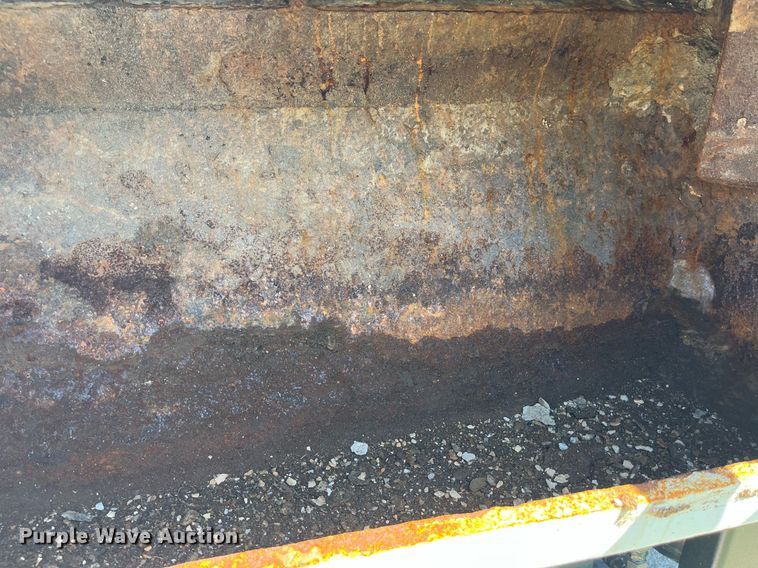 image for item MG9426 1998 Ford LT9513  vacuum truck