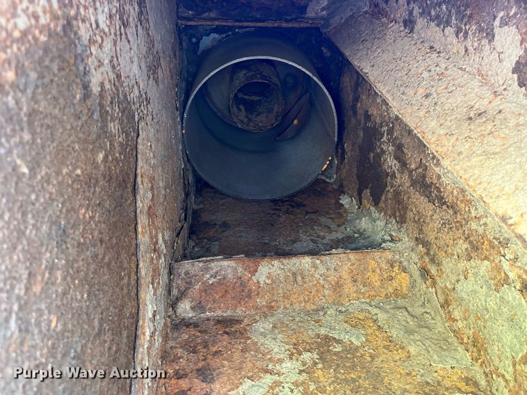 image for item MG9426 1998 Ford LT9513  vacuum truck