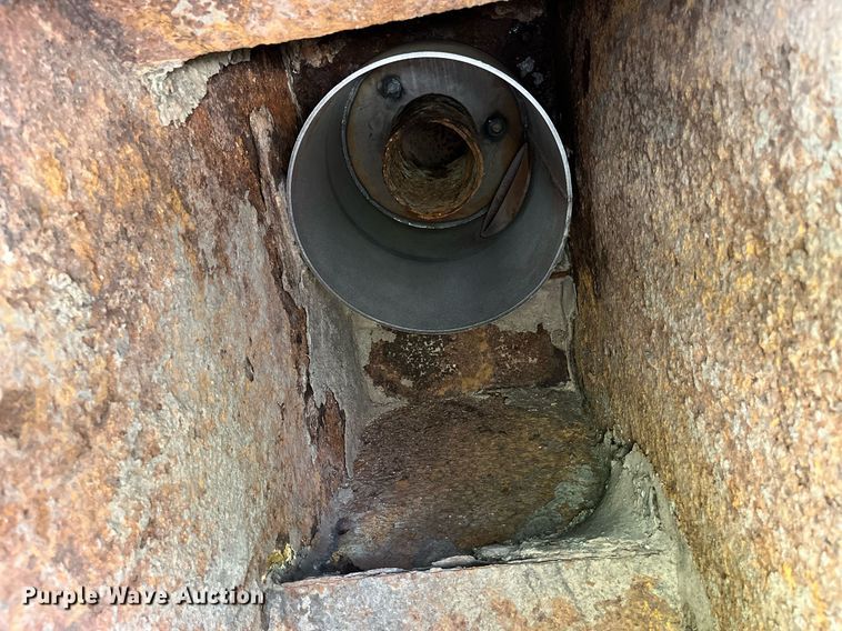 image for item MG9426 1998 Ford LT9513  vacuum truck