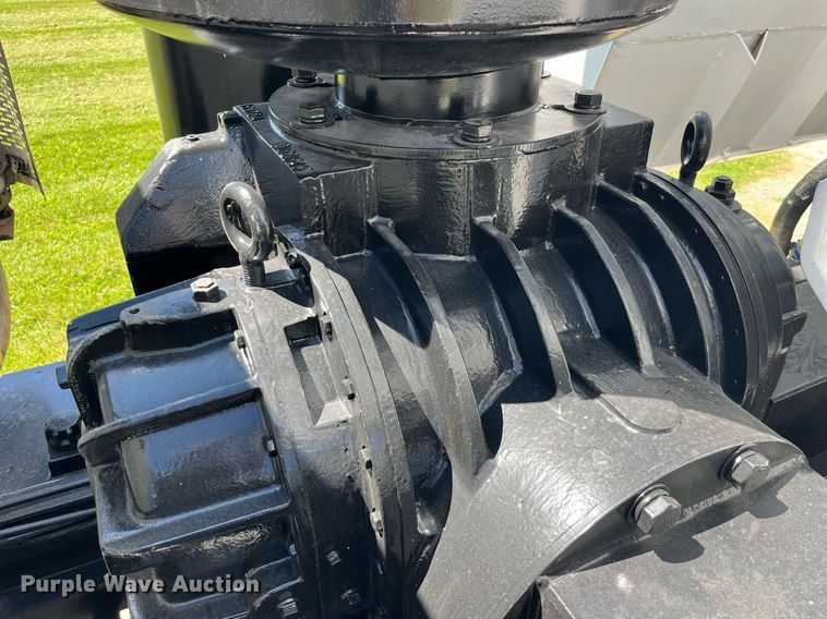 image for item MG9426 1998 Ford LT9513  vacuum truck