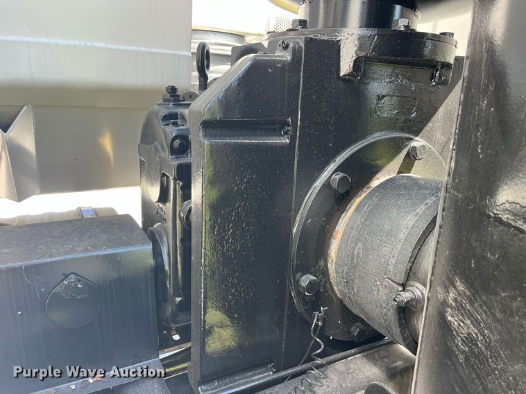 image for item MG9426 1998 Ford LT9513  vacuum truck