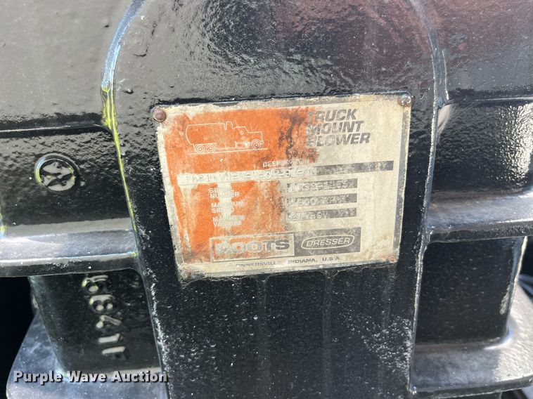 image for item MG9426 1998 Ford LT9513  vacuum truck