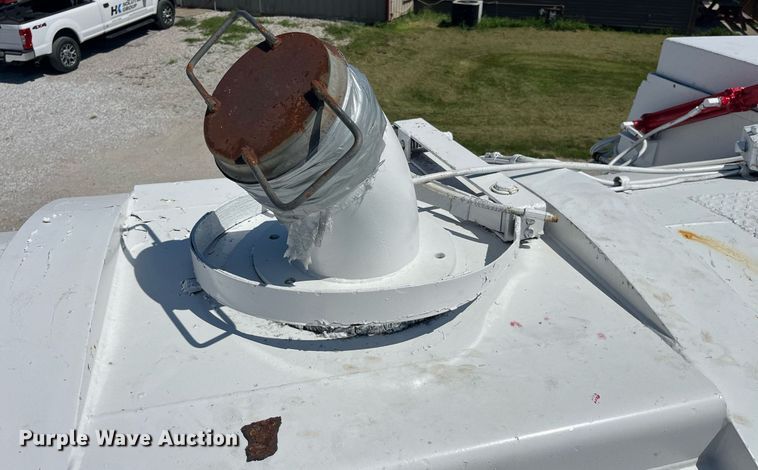 image for item MG9426 1998 Ford LT9513  vacuum truck