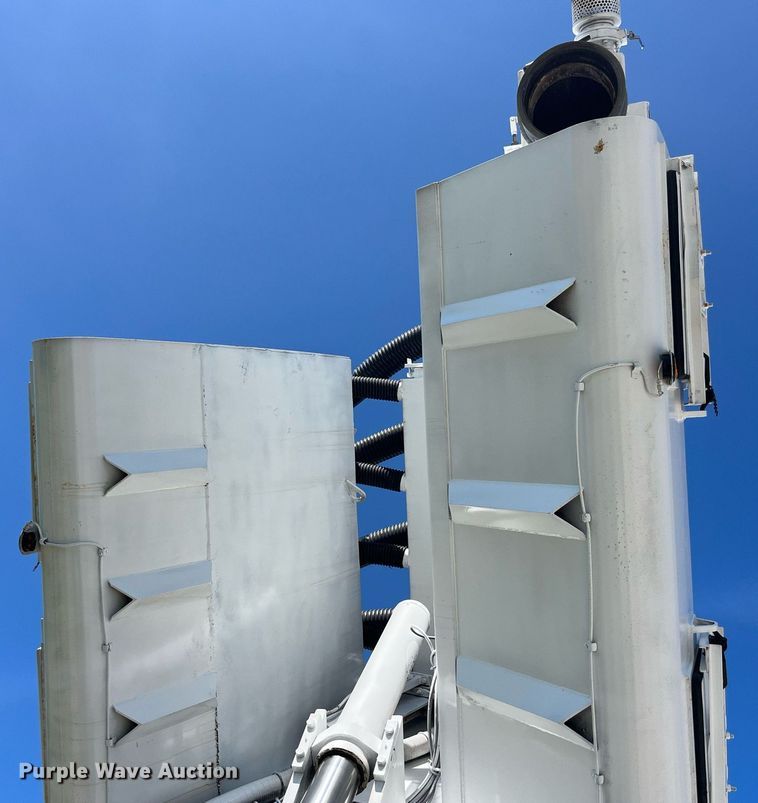 image for item MG9426 1998 Ford LT9513  vacuum truck