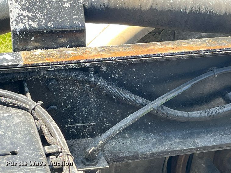 image for item MG9426 1998 Ford LT9513  vacuum truck