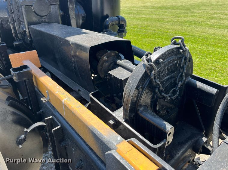 image for item MG9426 1998 Ford LT9513  vacuum truck