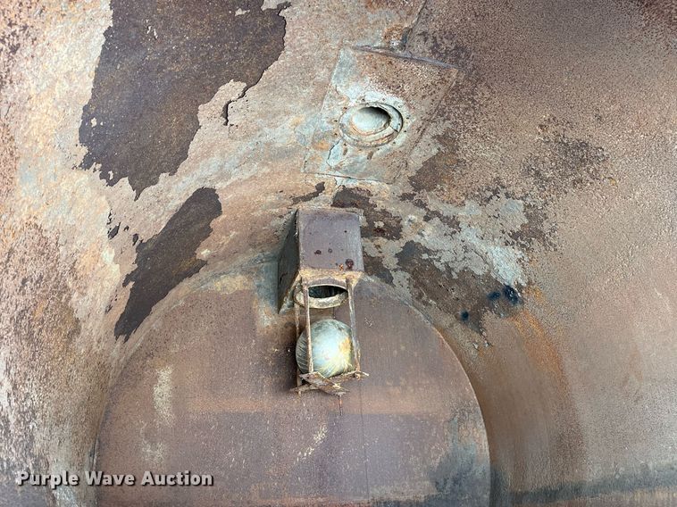 image for item MG9426 1998 Ford LT9513  vacuum truck