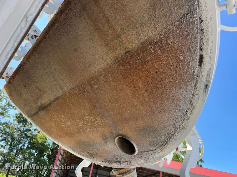 image for item MG9426 1998 Ford LT9513  vacuum truck