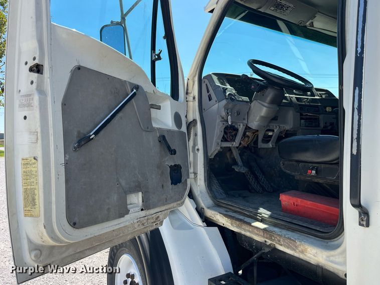 image for item MG9426 1998 Ford LT9513  vacuum truck