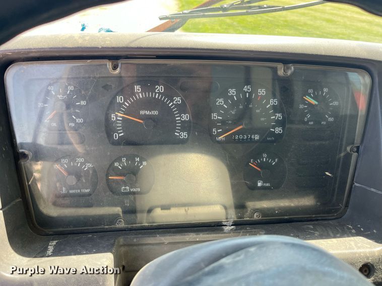 image for item MG9426 1998 Ford LT9513  vacuum truck