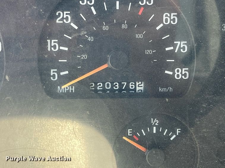 image for item MG9426 1998 Ford LT9513  vacuum truck