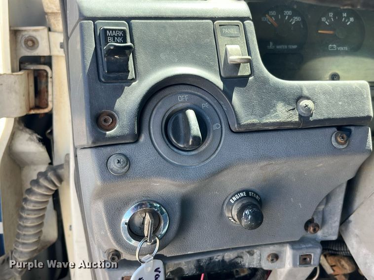 image for item MG9426 1998 Ford LT9513  vacuum truck