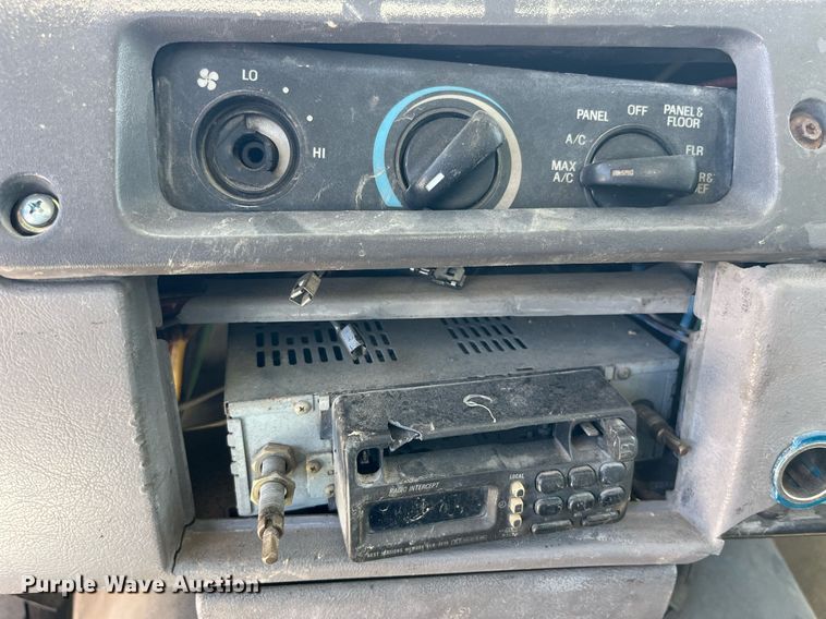 image for item MG9426 1998 Ford LT9513  vacuum truck