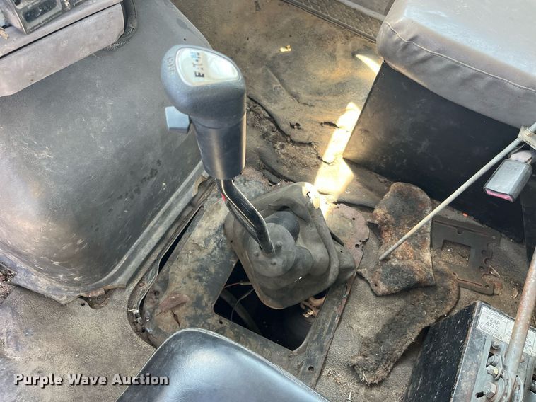 image for item MG9426 1998 Ford LT9513  vacuum truck