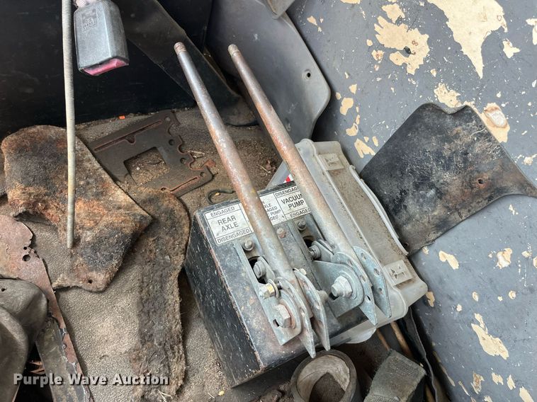 image for item MG9426 1998 Ford LT9513  vacuum truck